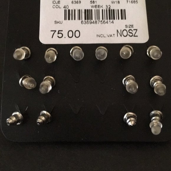 9 Sets of Fashion Earrings - Picture 12 of 12